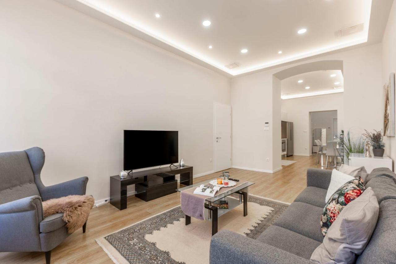 Exclusive Csengery Residence In The Heart Of Budapest Luaran gambar