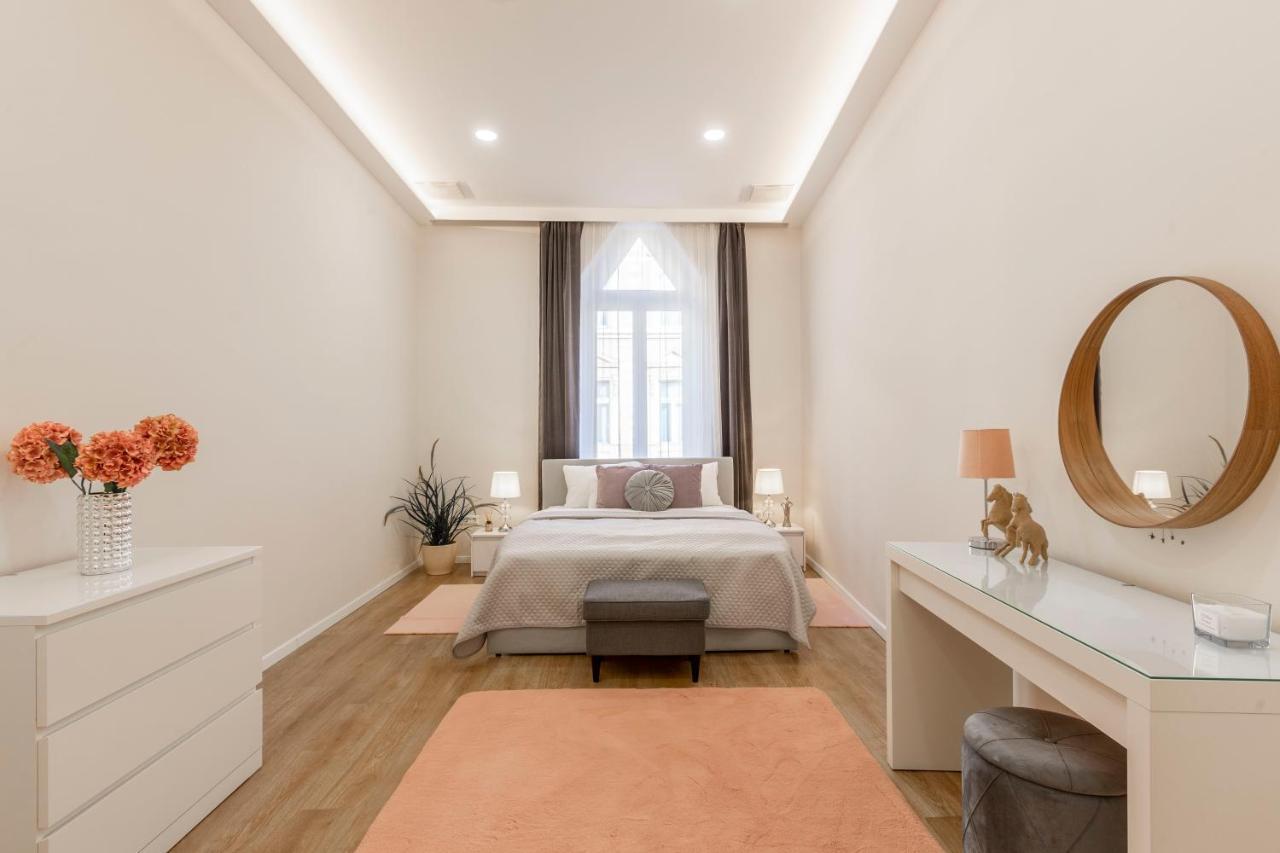 Exclusive Csengery Residence In The Heart Of Budapest Luaran gambar